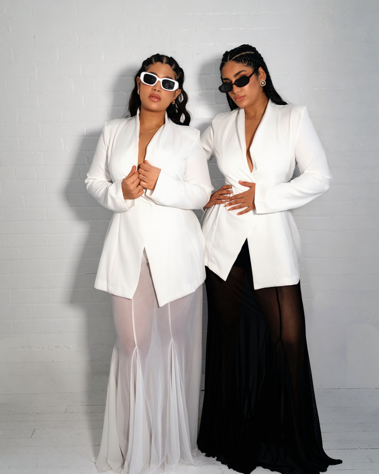 FORMA — White V-Neck Blazer